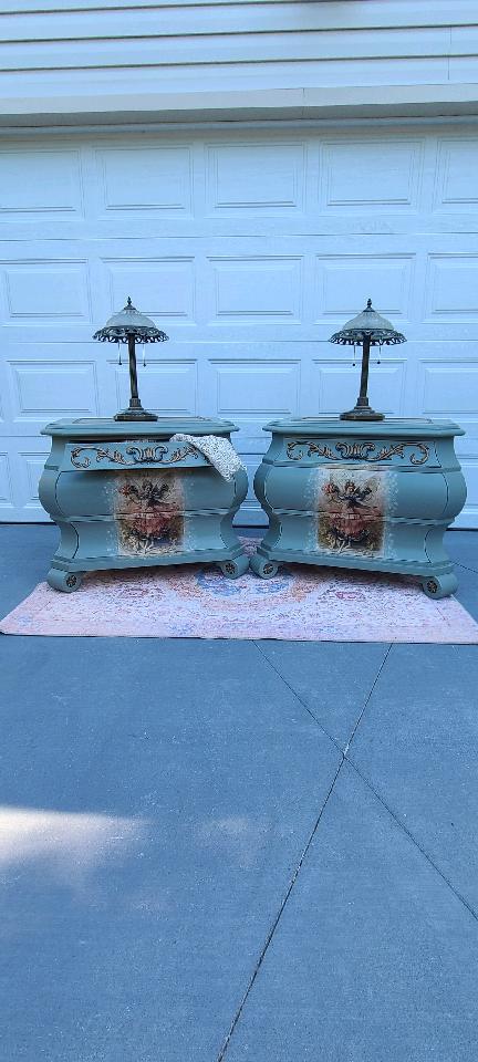 Two ornate end tables with lamps.